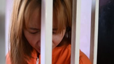 Demirden hapishaneyi, mahkûm konseptini, Tayland halkını yakalamak isteyen kadının portresi, özgür olmayı umut etmek, eğer yasaları çiğneyen kişi tutuklanır ve hapse atılırsa,.