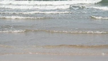 Tayland 'ın yavaş hareket eden denizi, yaz günü deniz manzarası.