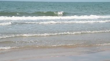 Tayland 'ın yavaş hareket eden denizi, yaz günü deniz manzarası.