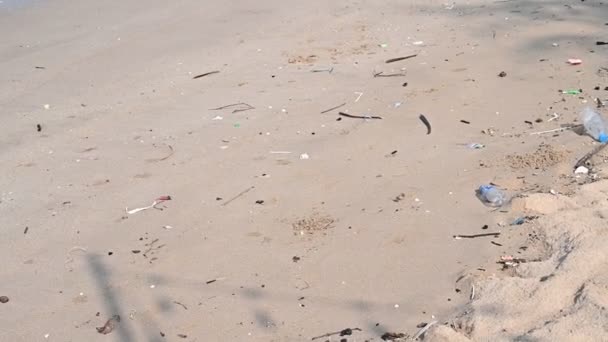 Due Large Number Tourists Visiting Keeping Clean Beach Dirty — Stock Video