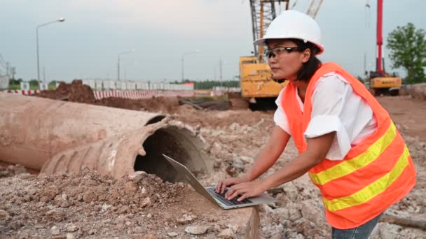 Civil Engineer Working Construction Site Company Manager Supervises Road Construction — ストック動画