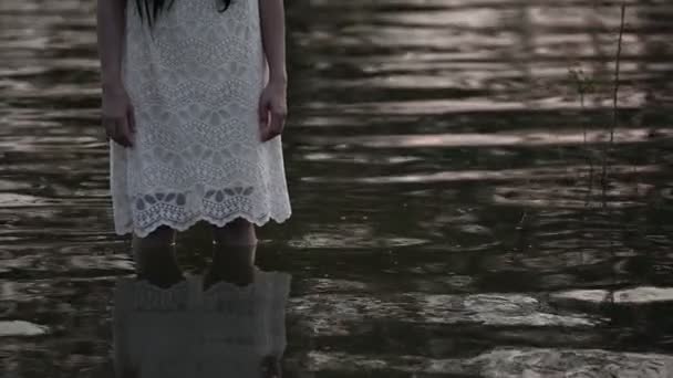 Portrait Asian Woman Make Ghost Face Swamp Horror Water Scene — ストック動画