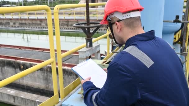 Water Plant Maintenance Technician Mechanical Engineer Check Control System Water — Vídeo de stock