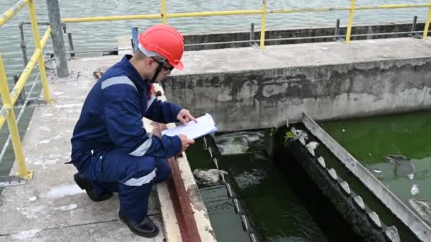 Water Plant Maintenance Technician Mechanical Engineer Check Control System Water — Vídeo de Stock