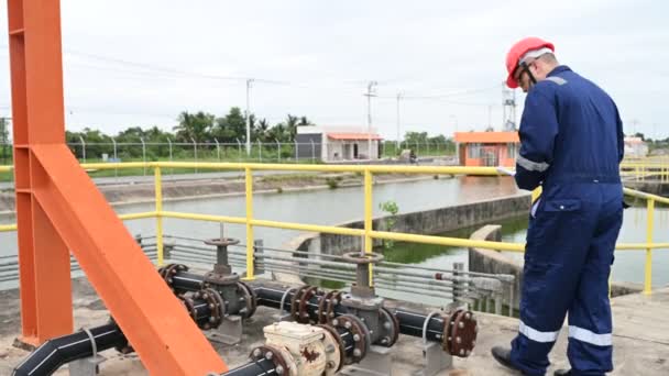 Water Plant Maintenance Technician Mechanical Engineer Check Control System Water — Vídeo de Stock