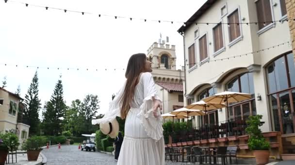 Asian Woman Travelling Old Town Italy Style Alone Travel Lifestyle — Vídeo de stock