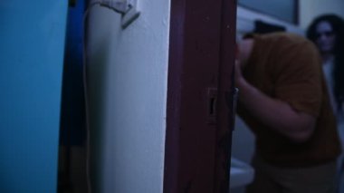 Asyalı kadın makyajı hayaleti, korku dolu arka plan sahnesi, Cadılar Bayramı festivali konsepti, hayalet film posteri, âşıkların ruhları... 