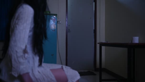 Portrét Asijské Ženy Tvoří Ducha Děsivá Hororová Scéna Pro Pozadí — Stock video