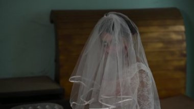 Asyalı kadın portresi kan, korku sahnesi, korkunç geçmiş, Cadılar Bayramı festivali konsepti, gelin zombisi