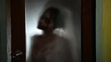 Asyalı kadın portresi kan, korku sahnesi, korkunç geçmiş, Cadılar Bayramı festivali konsepti, gelin zombisi
