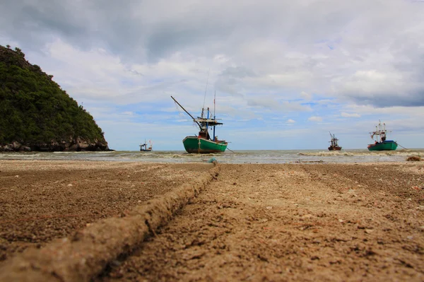 Skyddad förtöjningsplats på sam phraya beach — Stockfoto