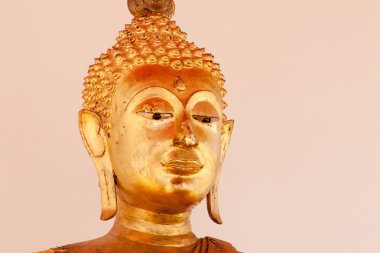 Buda heykeli eğik açısı