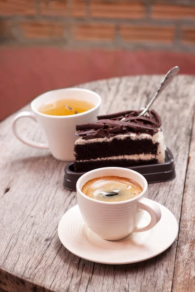 Hot tea and chocolate cake and  espresso — Stock Photo, Image