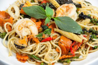 spagetti sosu sarhoş karides 3