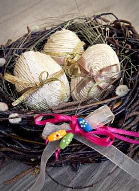 el yapımı Paskalya yumurta yuvada.