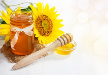 Ayçiçeği ile tatlım. Bal arka plan.