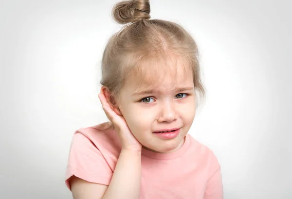 Gyerek Fülfájással Csecsemő Lány Portré Fül Fájdalom Koncepció Egészségügyi Problémákkal — Stock Fotó