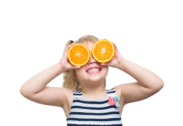 Meisje Met Fruitsinaasappels Ogen Gelukkig Blank Kinderportret Geïsoleerd Wit Kind — Stockfoto