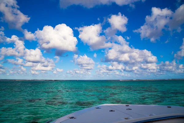 Utsikt från båten på Indiska oceanen — Stockfoto