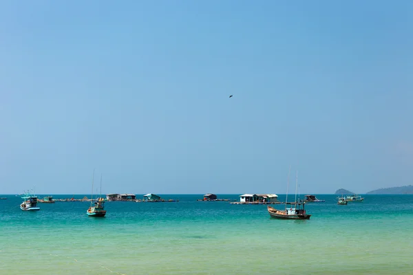 Vila de pescadores na água Phu Quoc, Vietnã — Fotografia de Stock