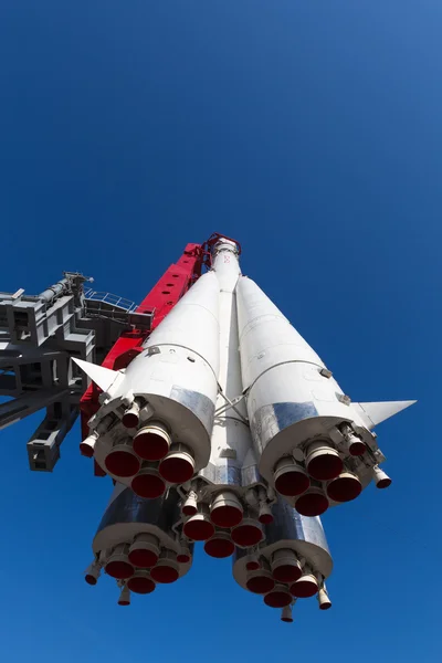 空を飛んでいるロケット ボストーク — ストック写真