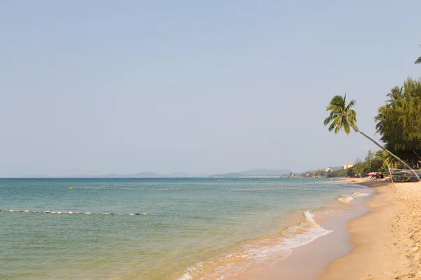 Tropische zeegezicht met beach — Stockfoto