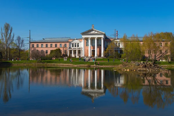 Pałac w ogród botaniczny — Zdjęcie stockowe