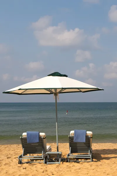 Beach overlooking the sea — Stock Photo, Image