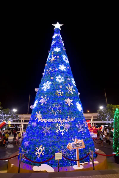 Kerstdecoratie op de Boulevard warenhuis in bangkok, thailand — Stockfoto