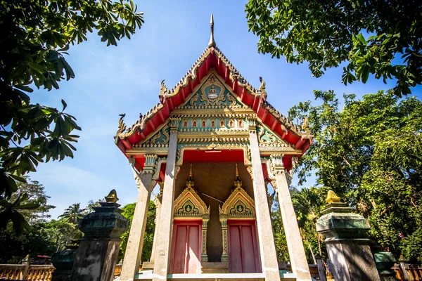 Antyczny architektura w świątyni phra phutthabat, Tajlandia — Zdjęcie stockowe