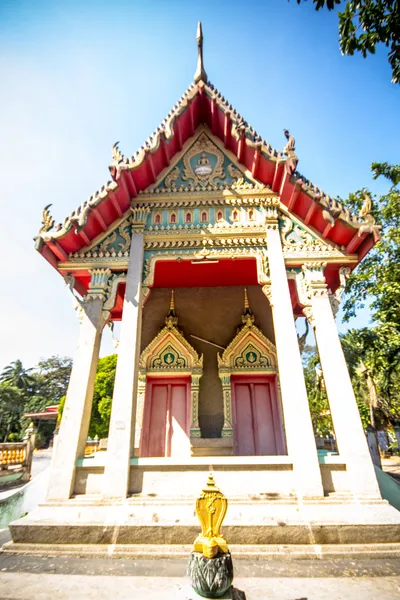 Antyczny architektura w świątyni phra phutthabat, Tajlandia — Zdjęcie stockowe