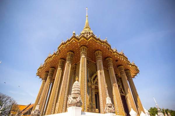 Antyczny architektura w świątyni phra phutthabat, Tajlandia — Zdjęcie stockowe