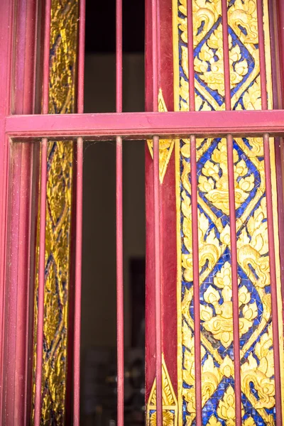 Antiguas ventanas en el templo budista —  Fotos de Stock