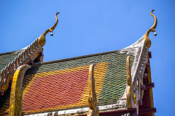 Toits de Wat Phrabuddhabat Saraburi province Thaïlande — Photo