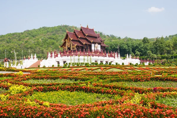 Thailändska arkitektoniska byggnad stil — Stockfoto