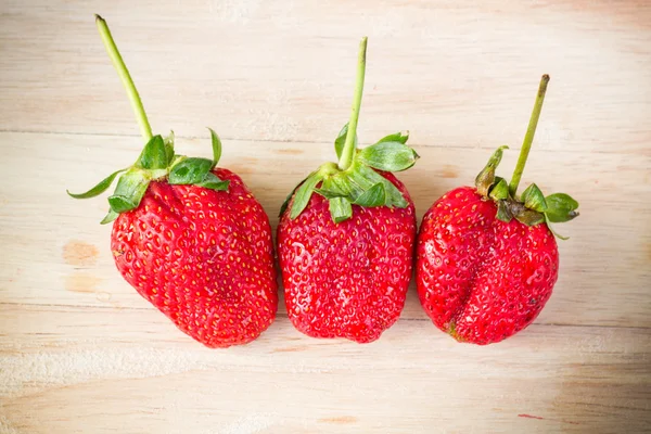 Fresh strawberries on wood background — Stock Photo, Image