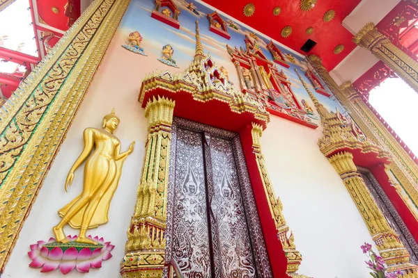 Thai Buddhist temple. Thai art of the door — Stock Photo, Image