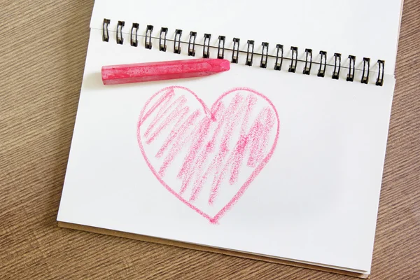 Hjärtat målning på vitt papper med pastell färg — Stockfoto
