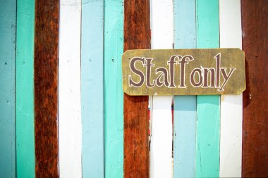 ahşap duvar üzerinde kayıt