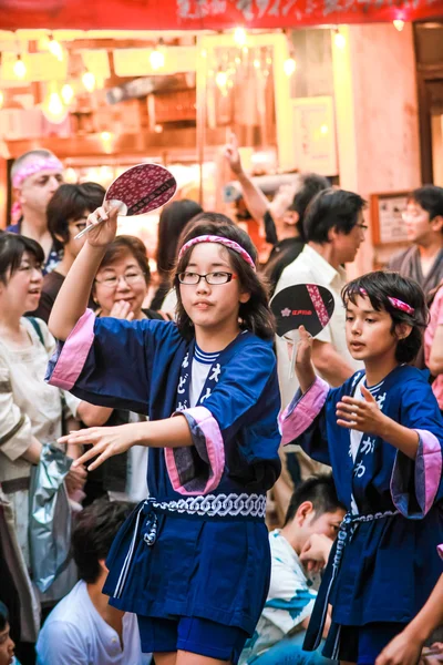 kasurazaka Tokyo, yaz aylarında AWA odori, Japon dansları Festivali