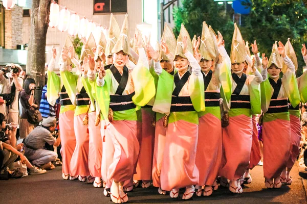 Awa Odori, festival di danza giapponese in estate a Kasurazaka a Tokyo — Foto Stock