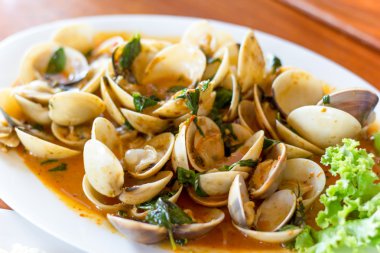 istiridye kabuğu içinde chili yapıştırın