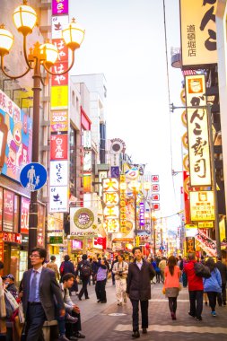Shinsaibashi, osaka, namba alanında bir alışveriş merkezi Japonya. birçok insan burada yemek ve alışveriş için ziyaret.