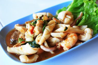 insalata piccante e aspro di frutti di mare mistikarışık deniz ürünleri ve ekşi baharatlı salata.