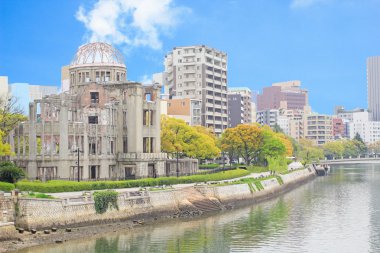 Atomik kubbe ve river view Hiroşima memorial Barış Parkı, Japonya.