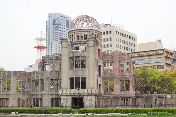 Atomic Dome the memorial of nuclear attack at Hiroshima memorial peace park, Japan. — Stock Photo, Image