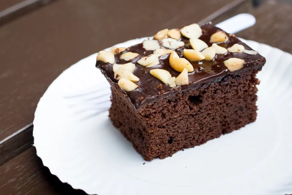 Pastel Brownie en un plato blanco — Foto de Stock