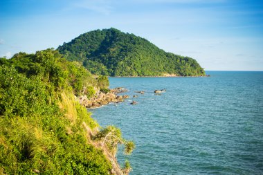 deniz mavi gökyüzünde Chanthaburi, Tayland ile