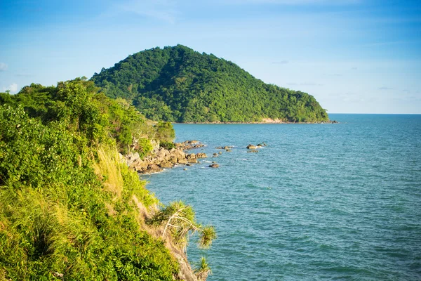 Deniz mavi gökyüzünde Chanthaburi, Tayland ile — Stok fotoğraf