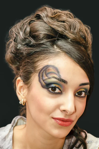 Güzel bir kızın portresi. .